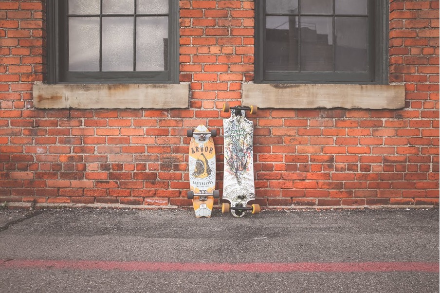 Which should you choose between longboard vs. penny board?