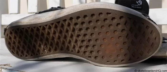 Flat skateboard shoe sole