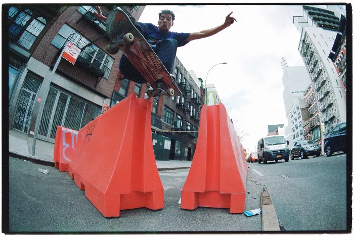 Heitor performing a Wallie trick