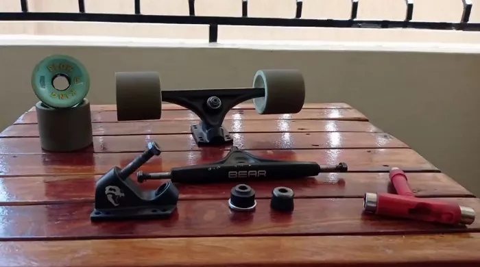 Landyachtz Drop Cat trucks and wheels