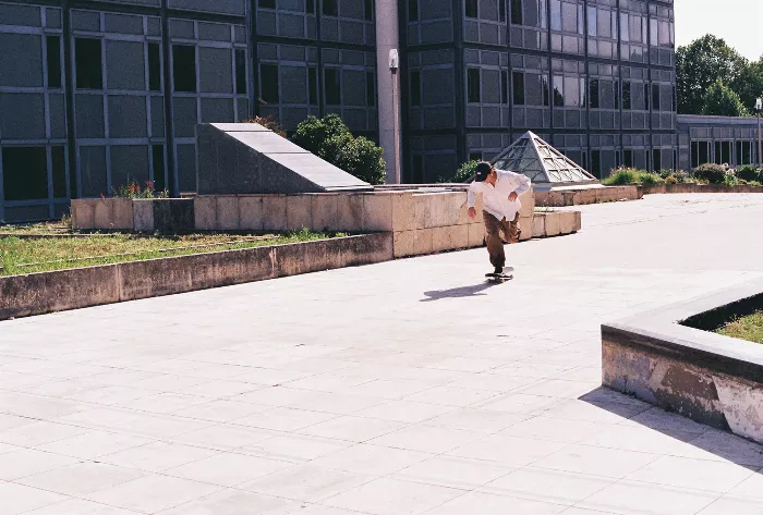 Leo Valls skateboard trick