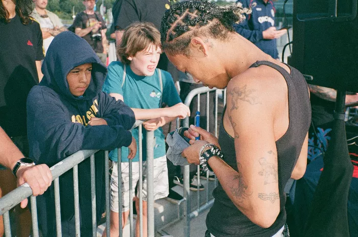 Lil Dre signing autographs