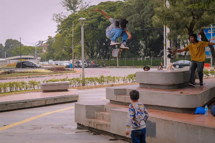 Rubianda skating in the streets of Jakarta