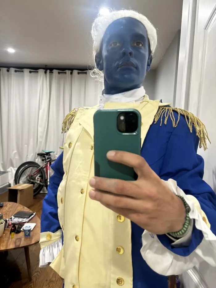 Salomon Cardenas dressed as a blue George Washington