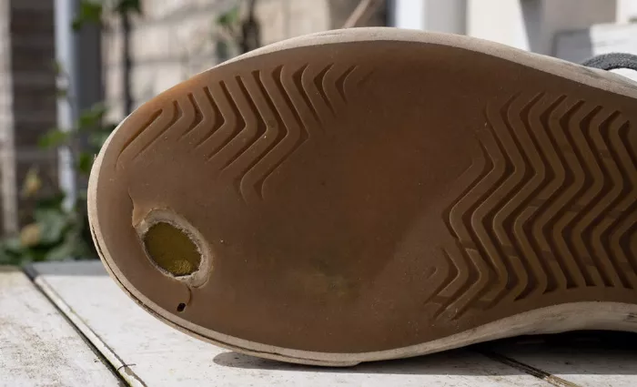 Skate shoe sole with a hole