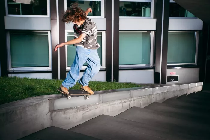 Vince Palmer performing a backside 180 switch 5050 in Milan